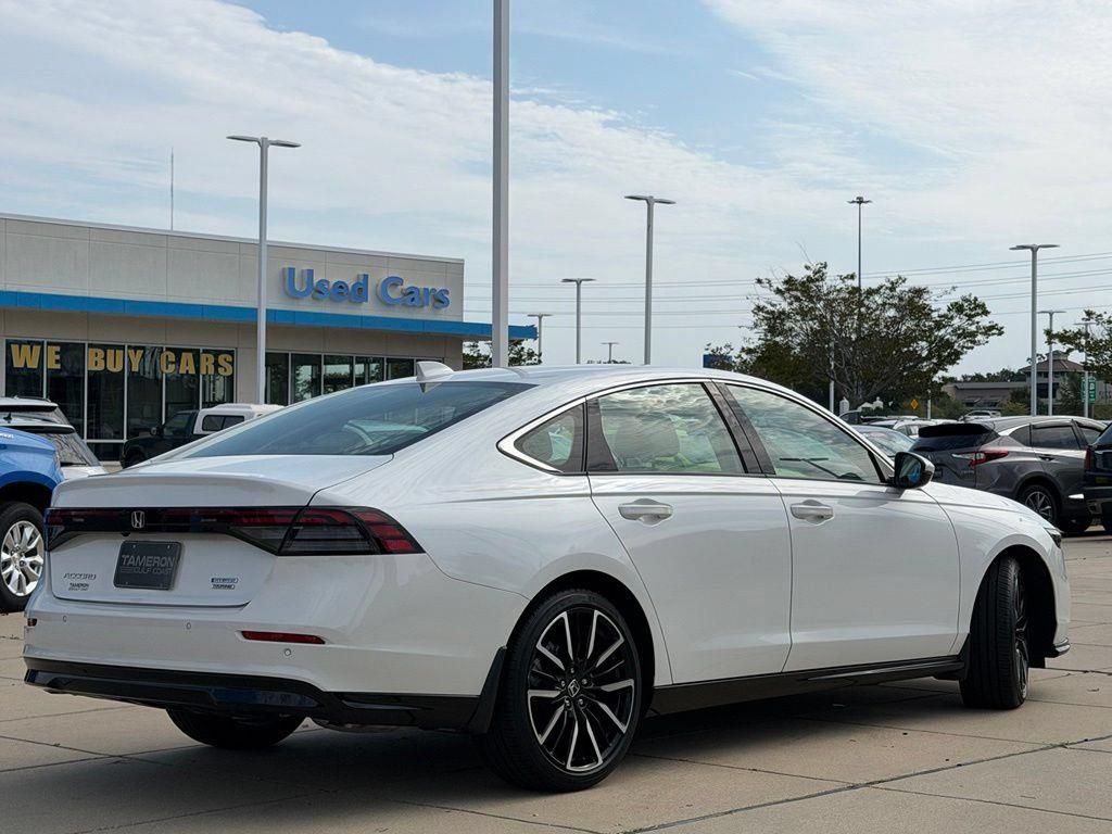 Used 2023 Honda Accord Touring image 5