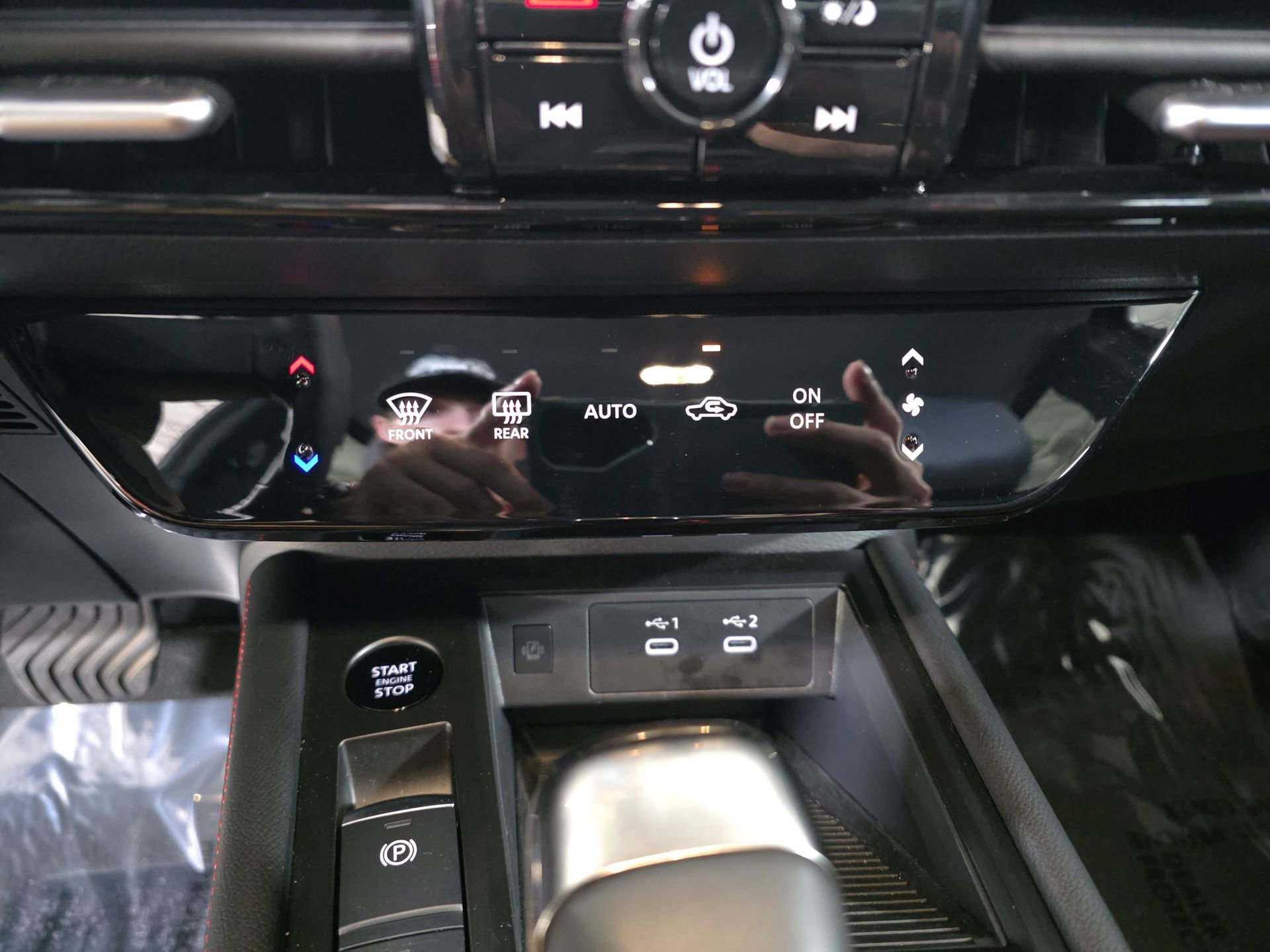 Certified 2025 Nissan Kicks SR image 22