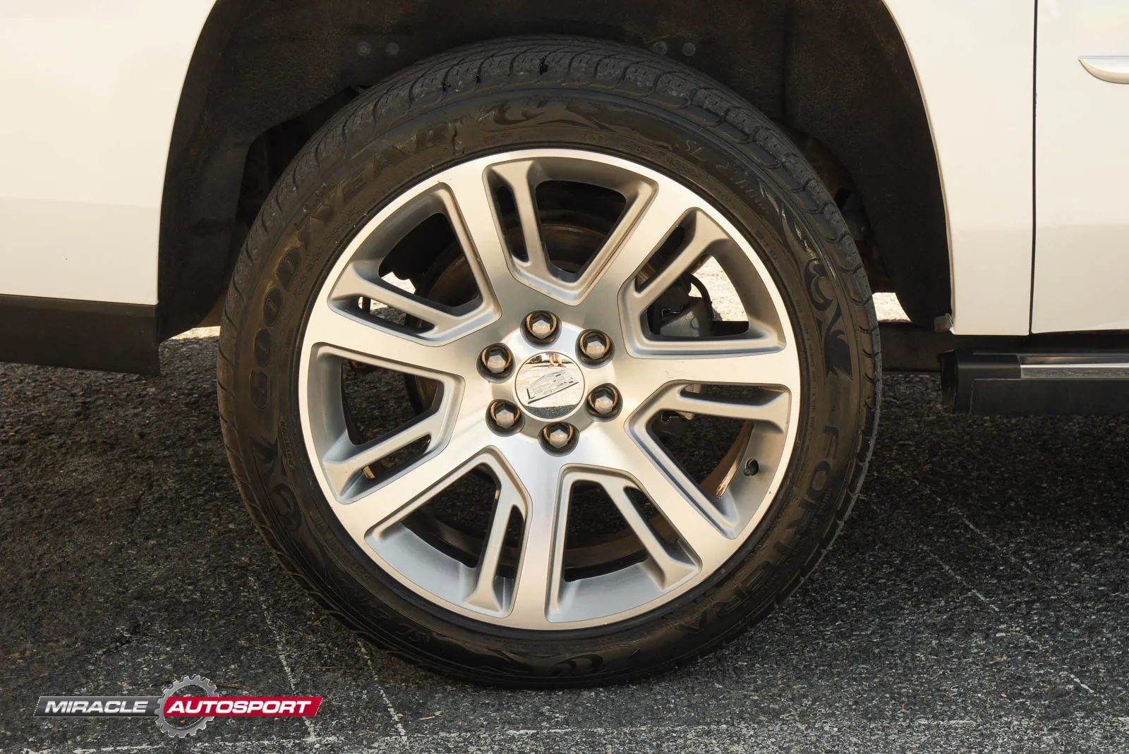 Used 2018 Cadillac Escalade ESV Premium Luxury AWD/4WD image 11