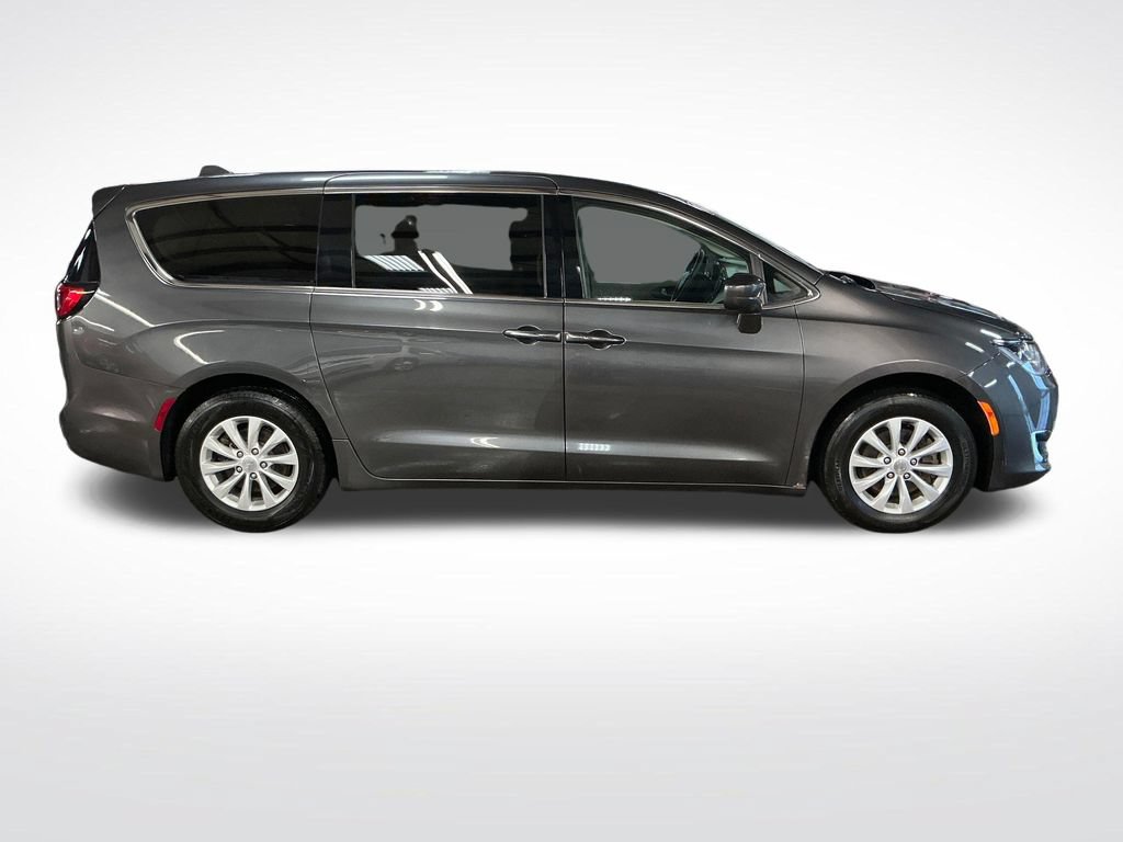 Used 2018 Chrysler Pacifica Touring Plus FWD image 7