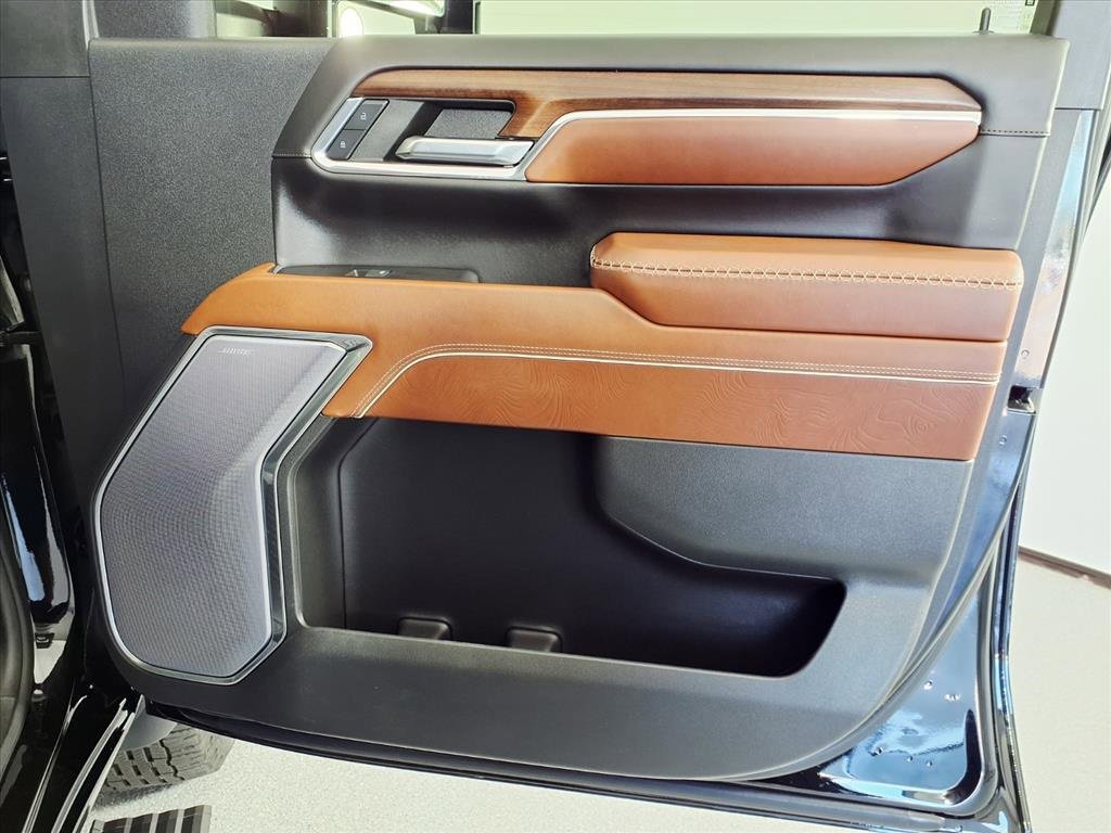 Used 2024 GMC Sierra 3500 Denali Ultimate image 9