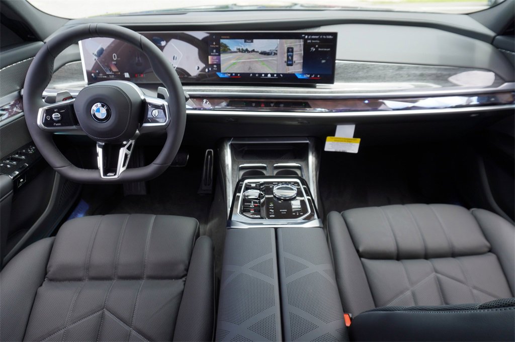 New 2025 BMW 740i w/ Executive Package image 5