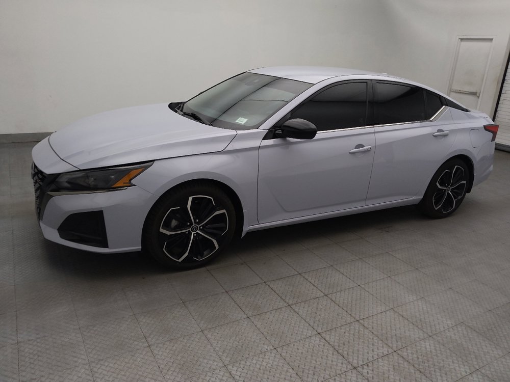 Used 2025 Nissan Altima 2.5 SR FWD image 2