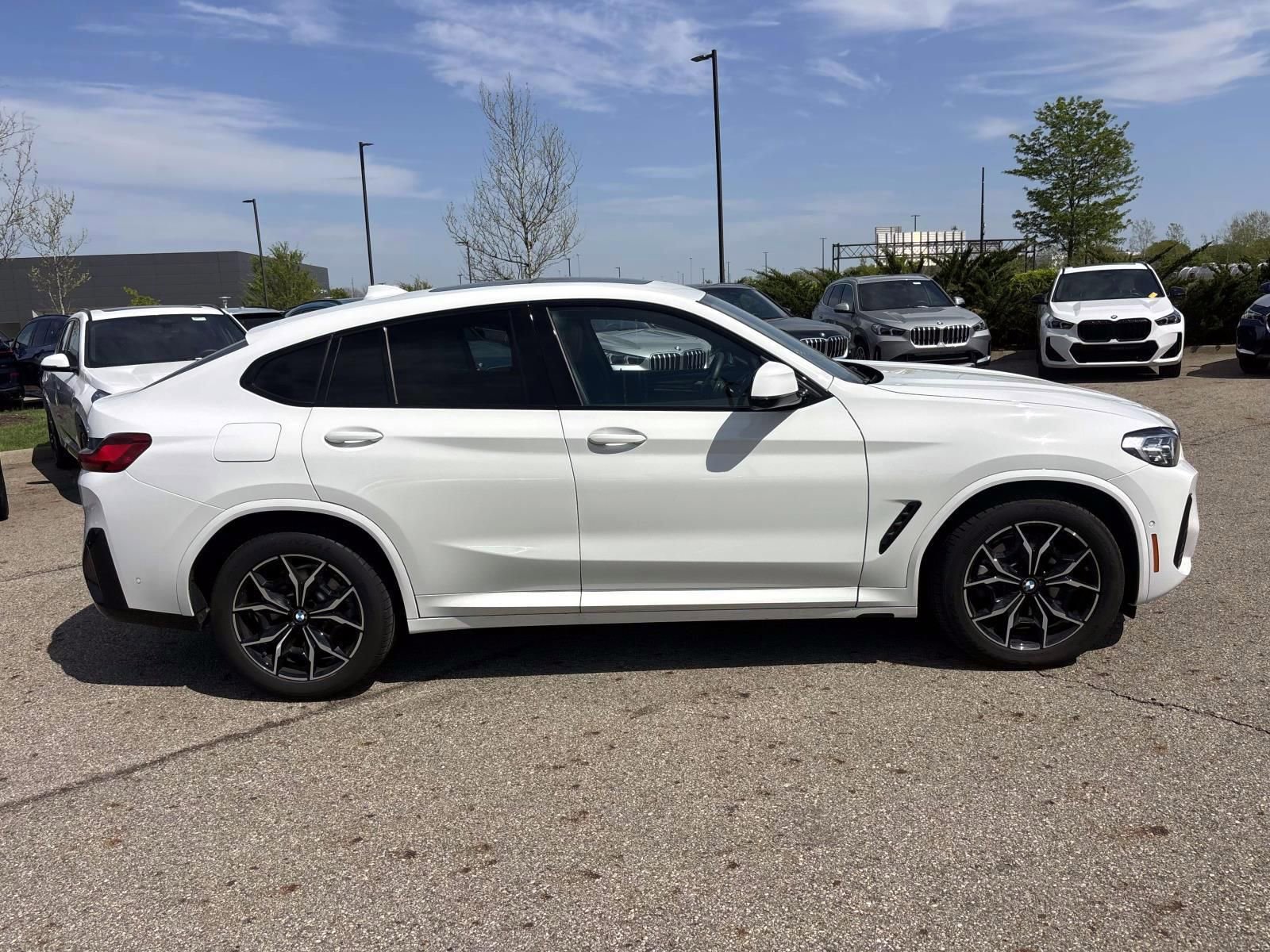Used 2025 BMW X4 xDrive30i w/ M Sport Package AWD/4WD image 4