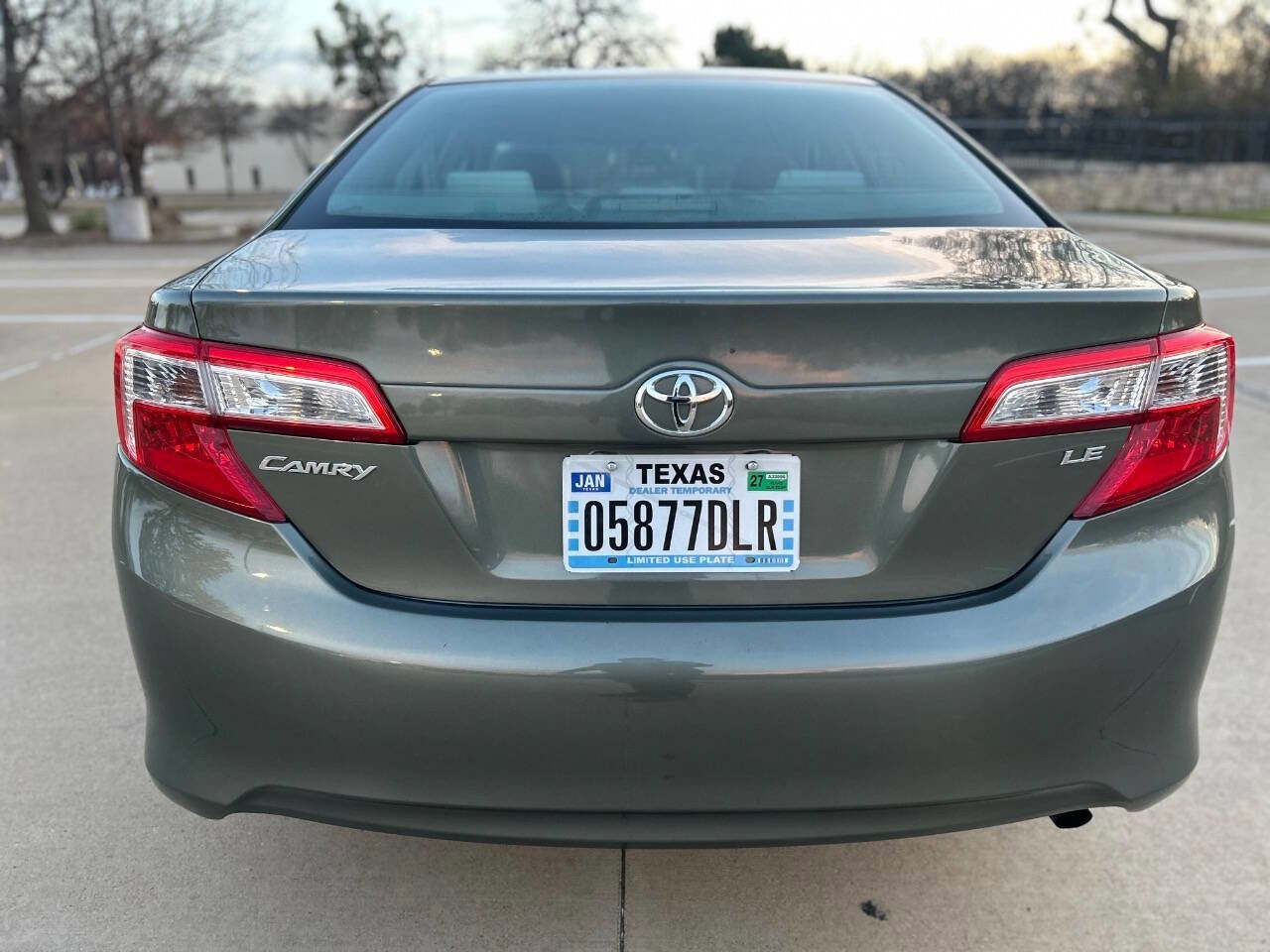 Used 2012 Toyota Camry LE FWD image 7