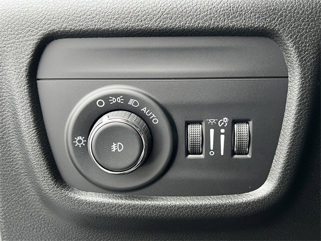 New 2025 Jeep Grand Cherokee Limited w/ Black Appearance Package image 18