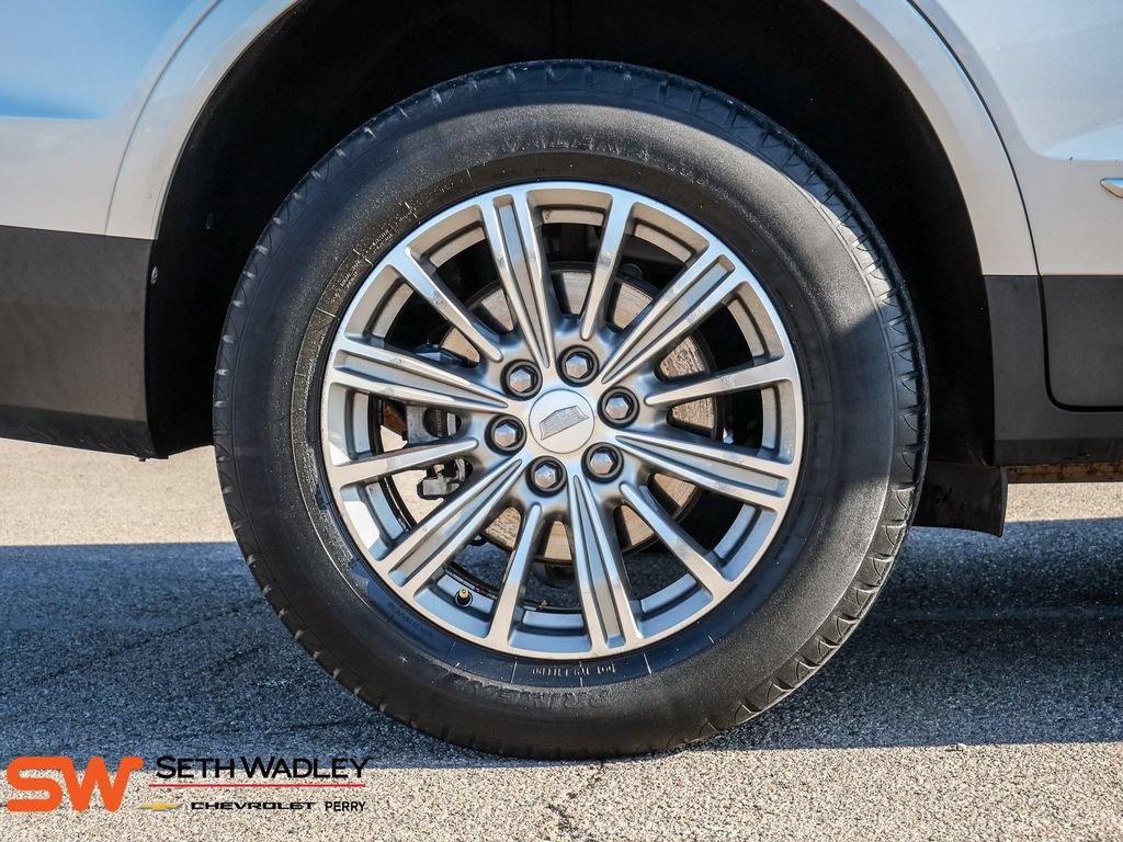 Used 2017 Cadillac XT5 Luxury w/ Driver Awareness Package FWD image 9