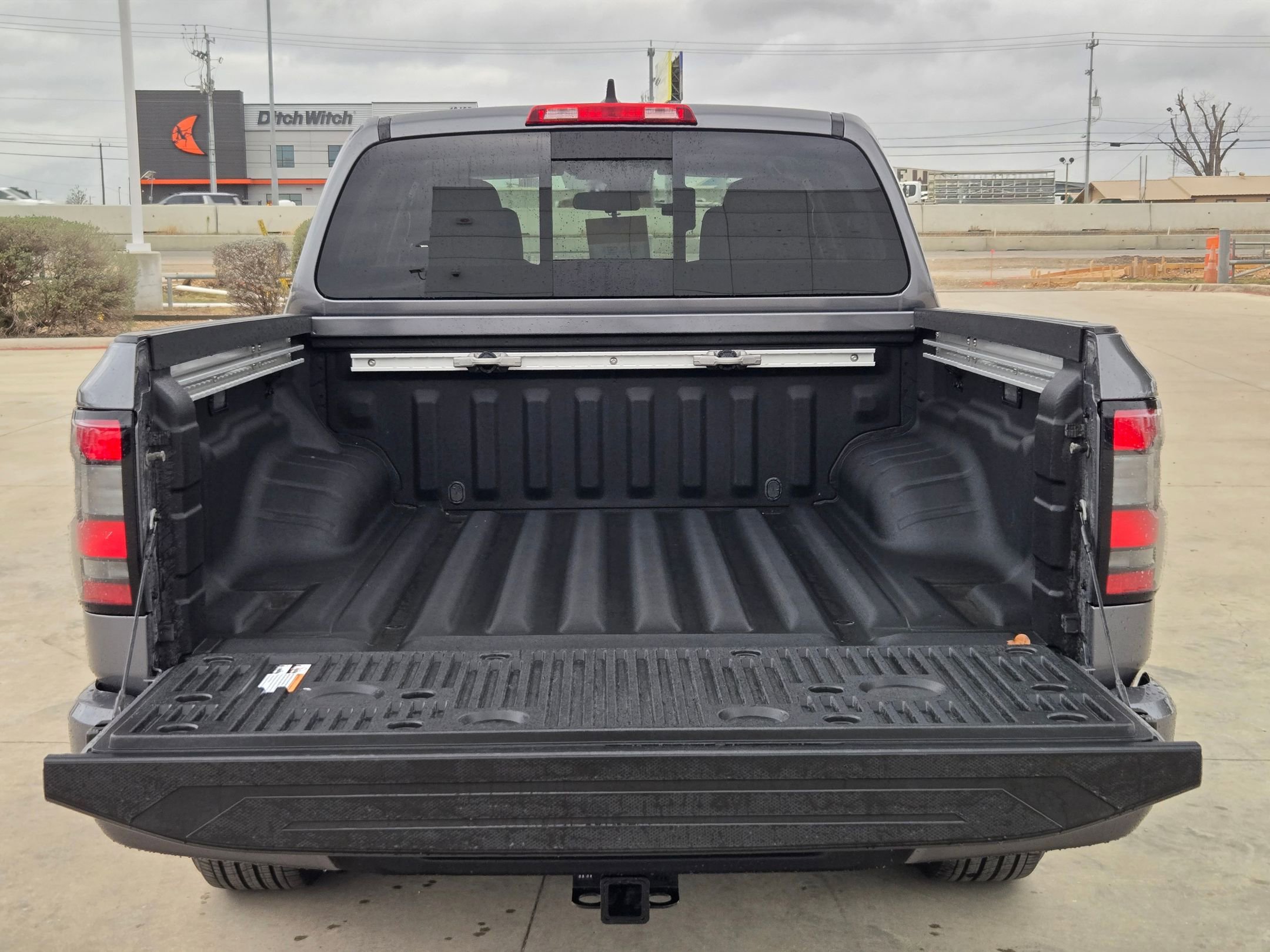 Used 2024 Nissan Frontier SV w/ SV Convenience Package image 27