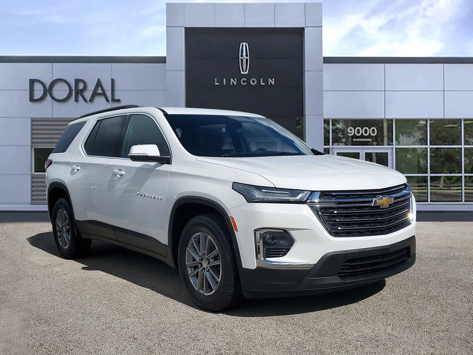 Used 2023 Chevrolet Traverse LT
