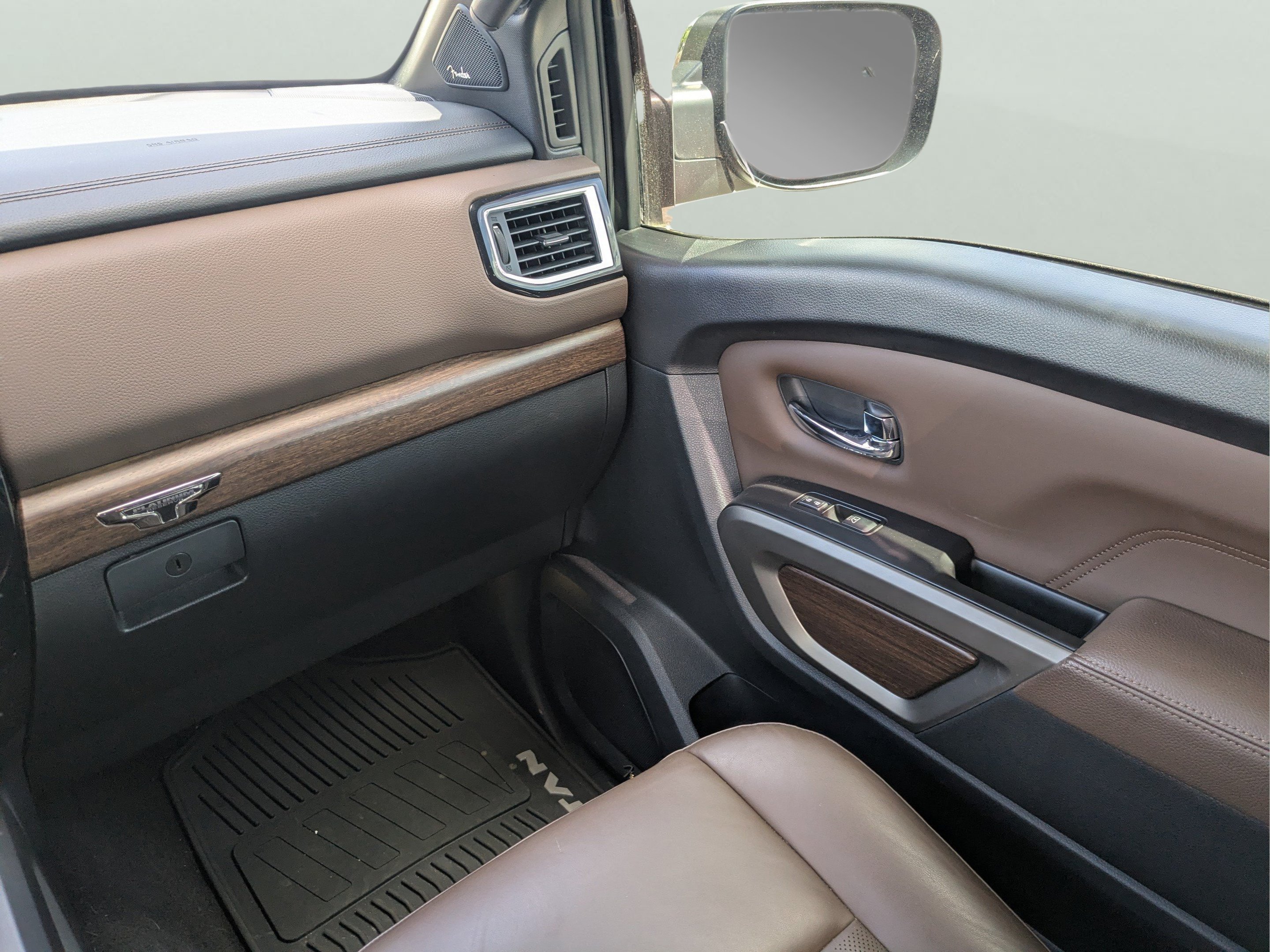 Used 2020 Nissan Titan Platinum Reserve w/ Moonroof Package AWD/4WD image 15