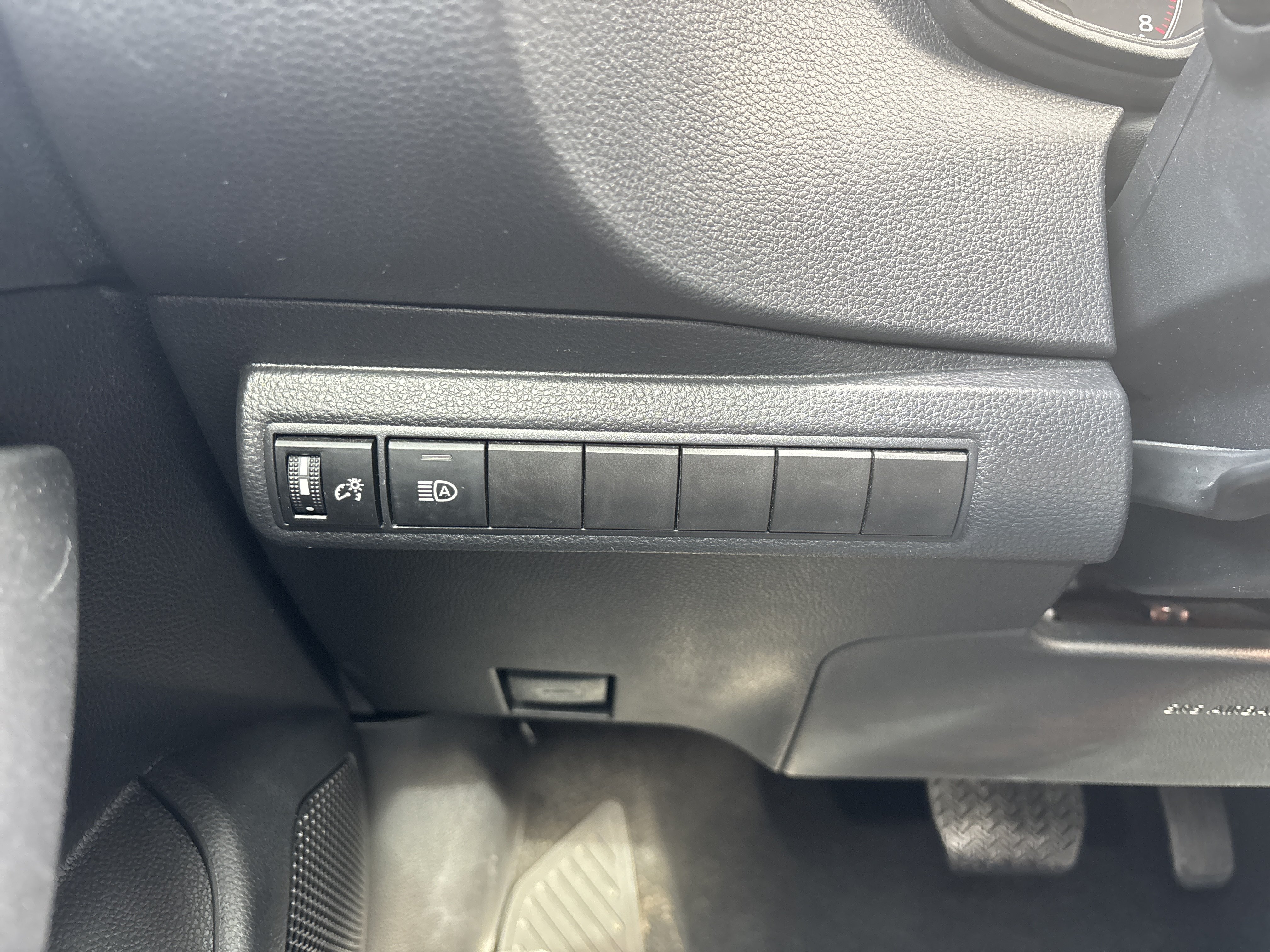 Used 2025 Toyota Corolla LE FWD image 32