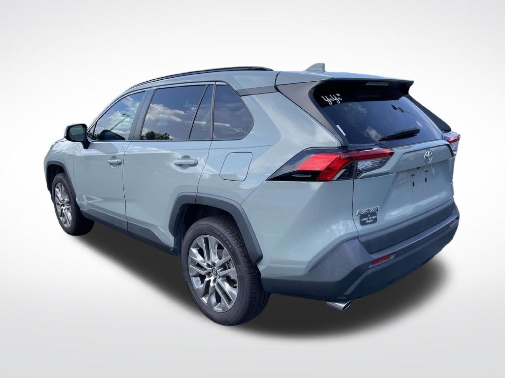 Used 2019 Toyota RAV4 XLE Premium w/ Cold Weather Package FWD image 4