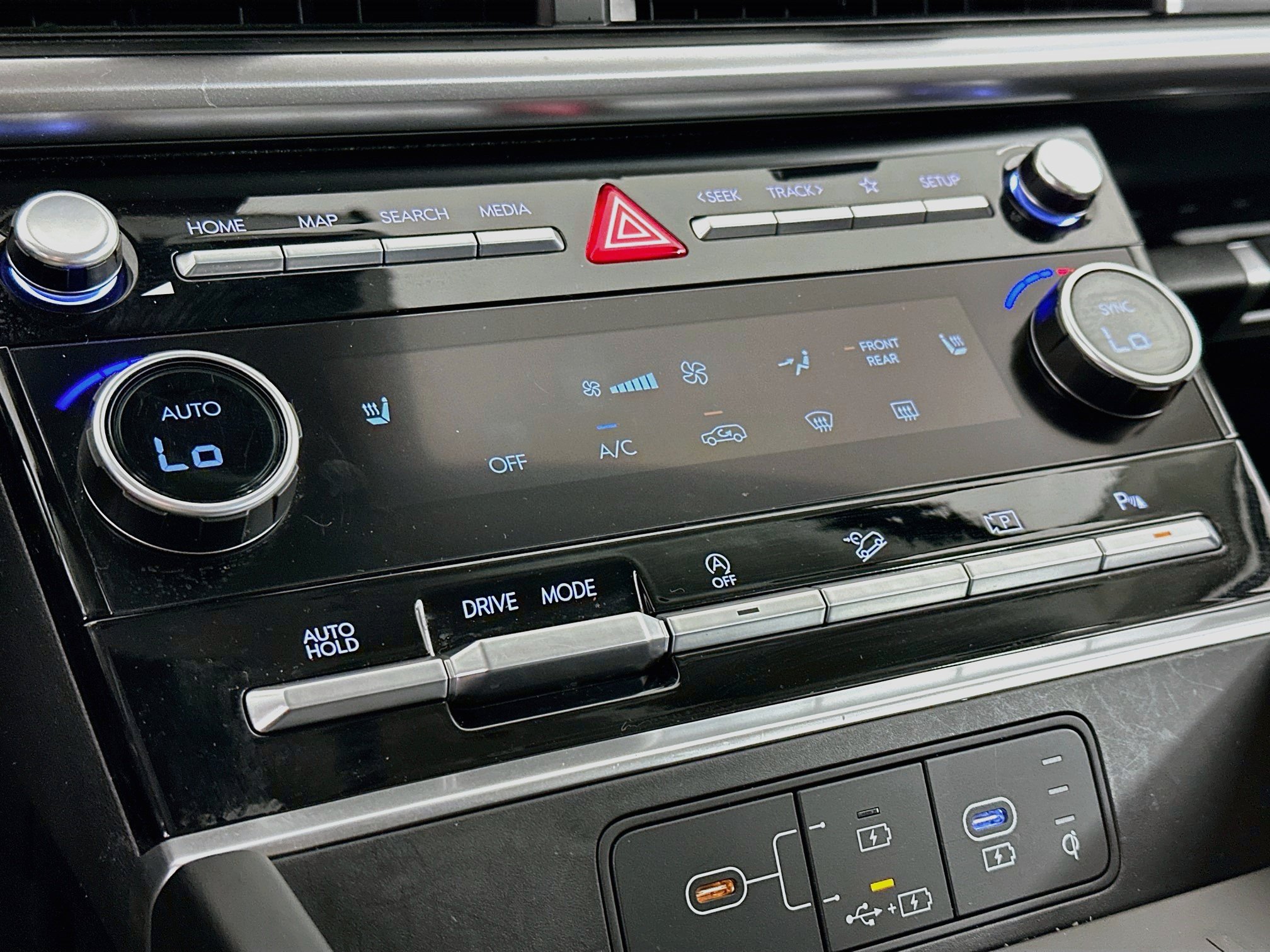 Used 2025 Hyundai Santa Fe SEL FWD image 23