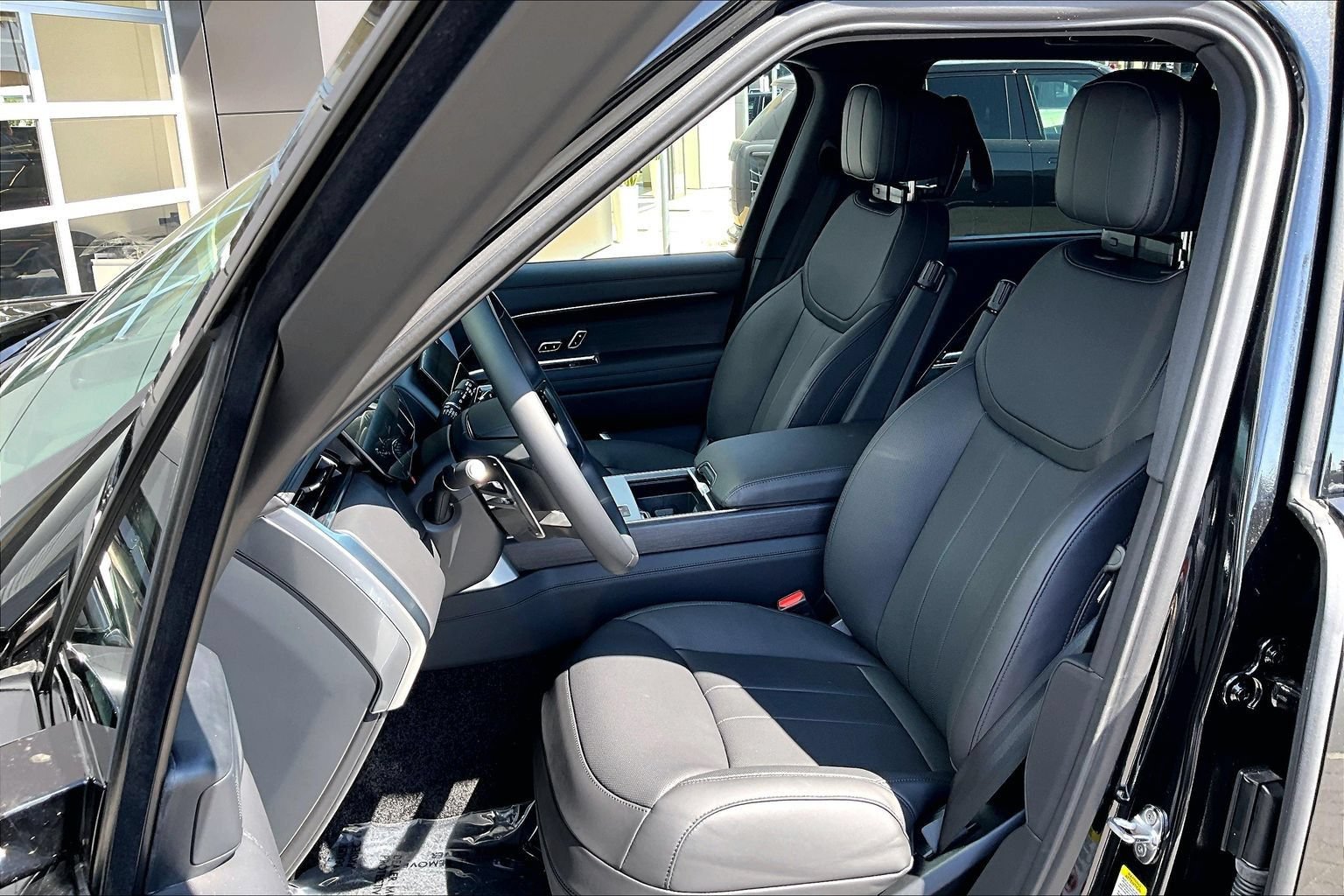 New 2026 Land Rover Range Rover Long Wheelbase SE AWD/4WD image 9