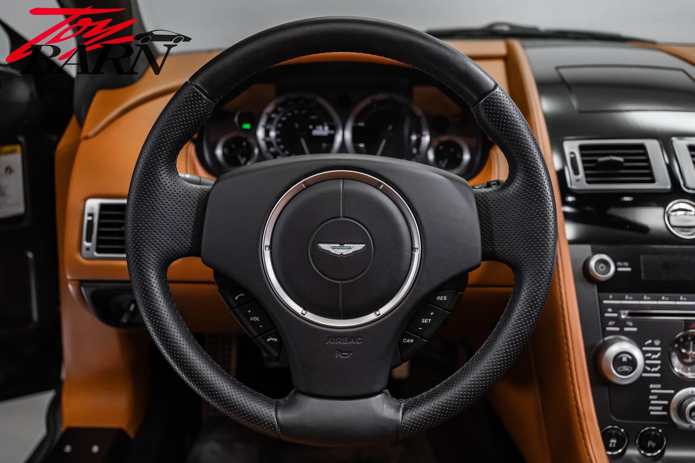 Used 2009 Aston Martin V8 Vantage Roadster RWD image 32