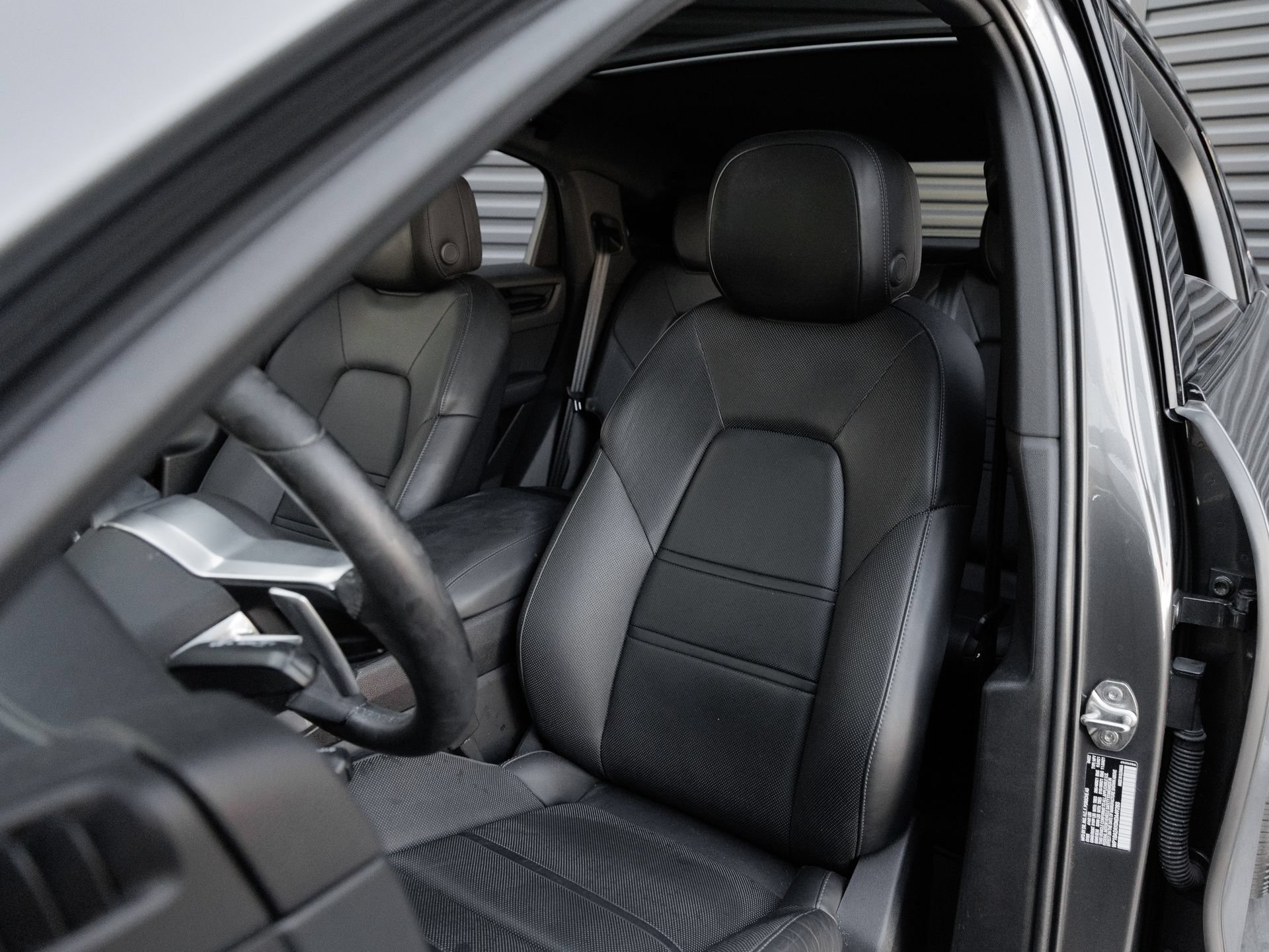 Certified 2022 Porsche Cayenne Coupe AWD/4WD image 5