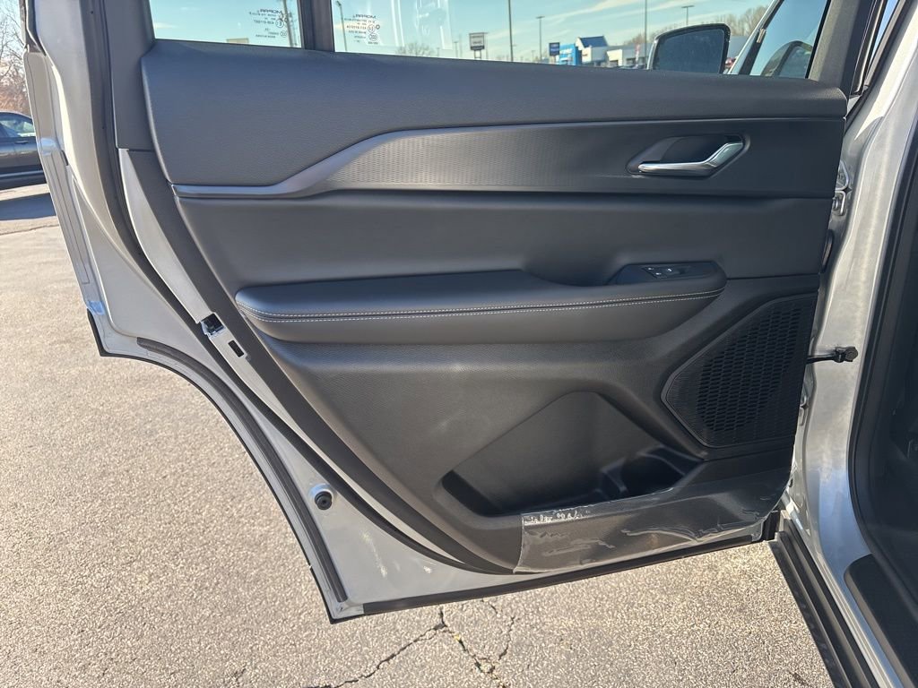 New 2025 Jeep Grand Cherokee L Laredo image 13