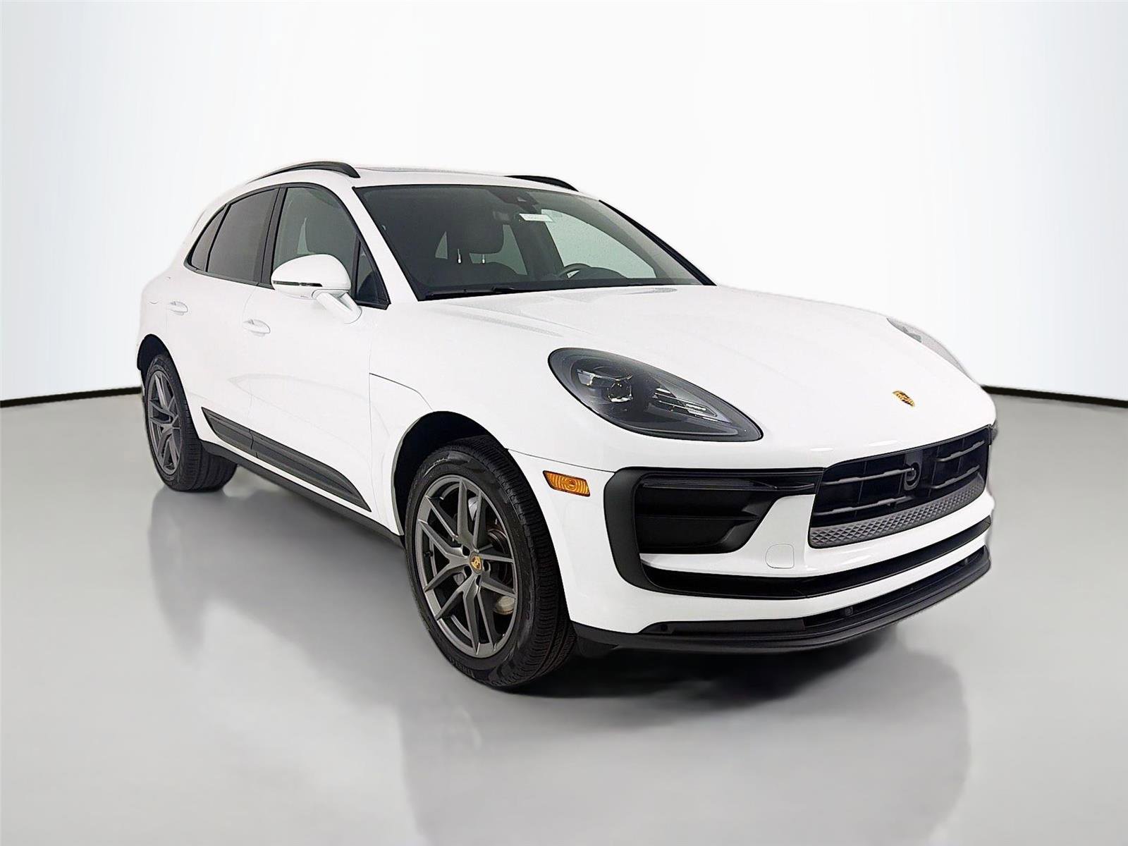 Certified 2025 Porsche Macan image 31