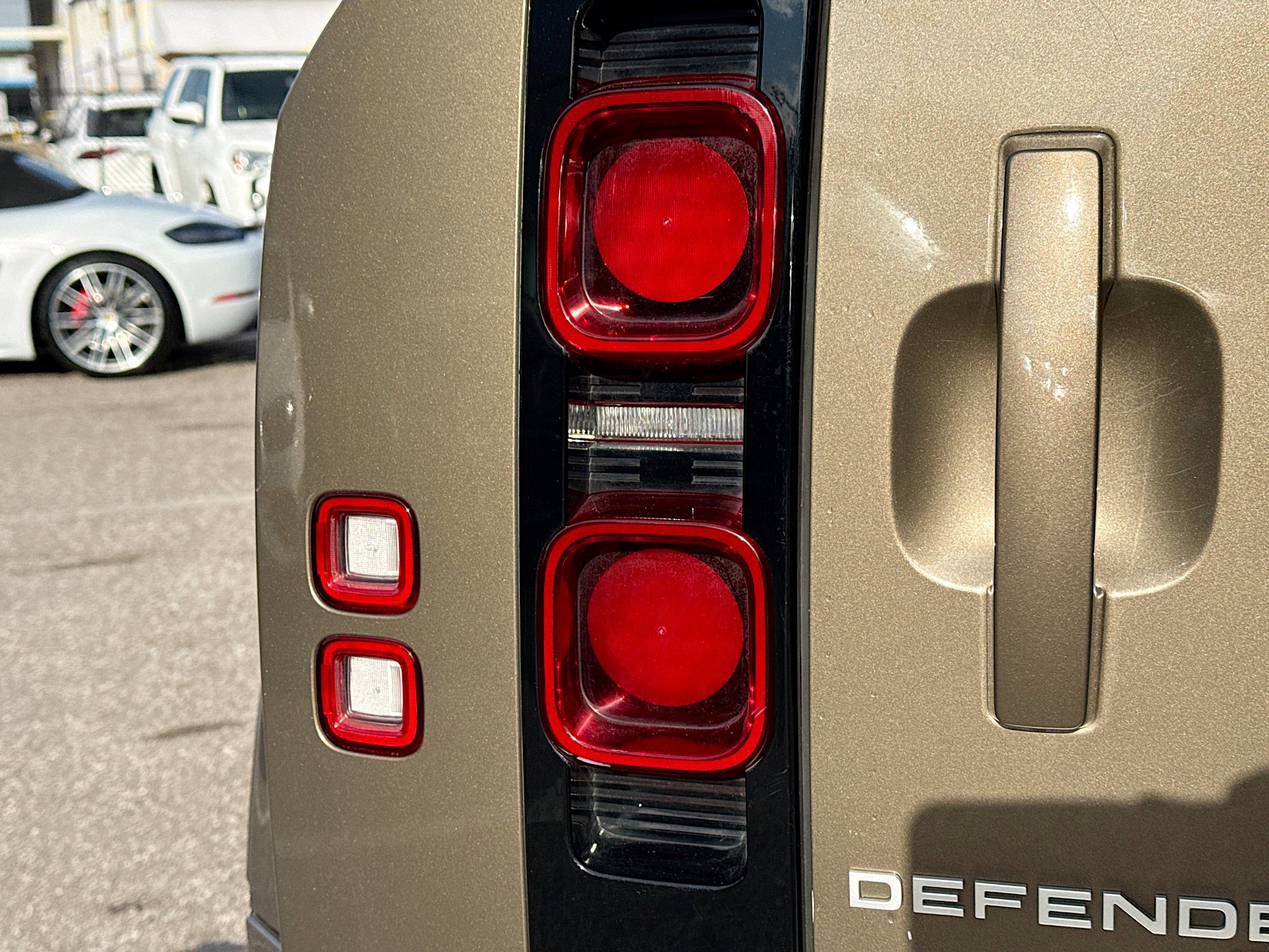 Certified 2022 Land Rover Defender 110 XS Edition image 10