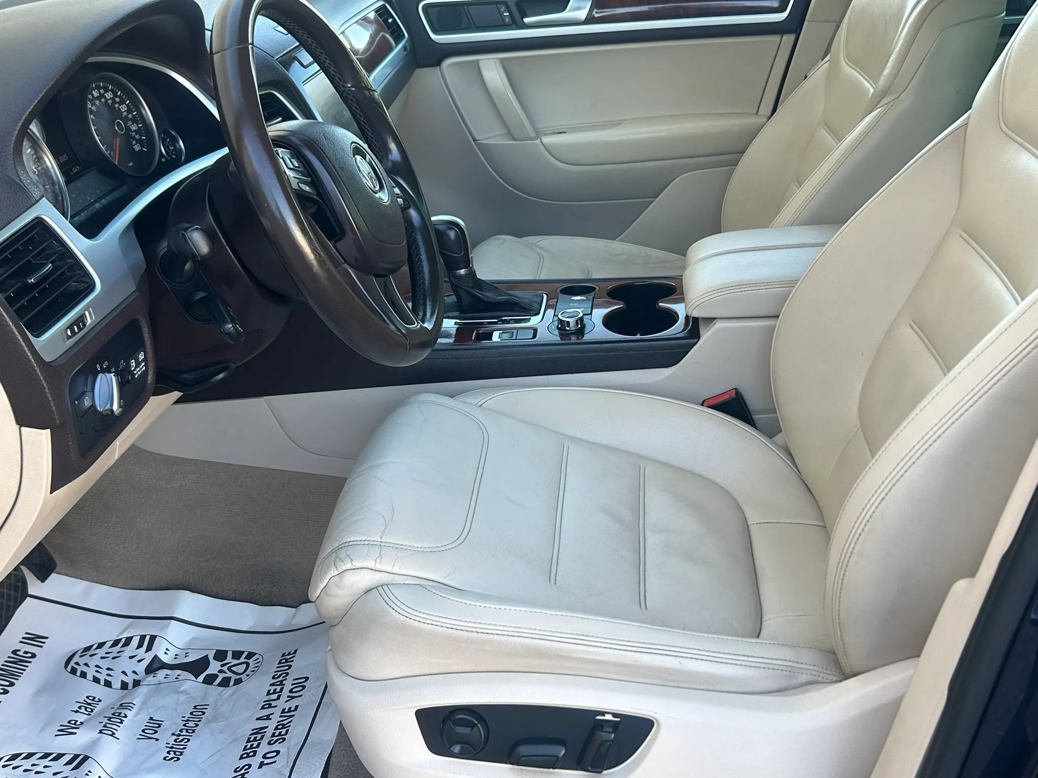 Used 2013 Volkswagen Touareg TDI AWD/4WD image 8