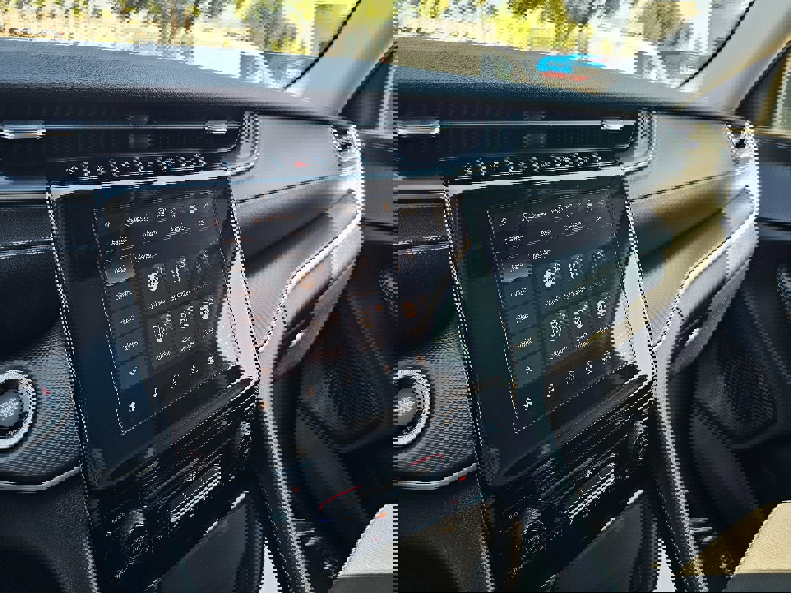 Used 2024 Jeep Grand Cherokee Laredo image 36