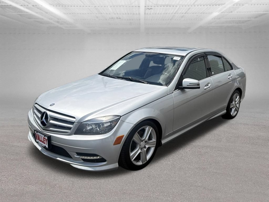 Used 2011 Mercedes-Benz C 300 4MATIC Sedan image 3