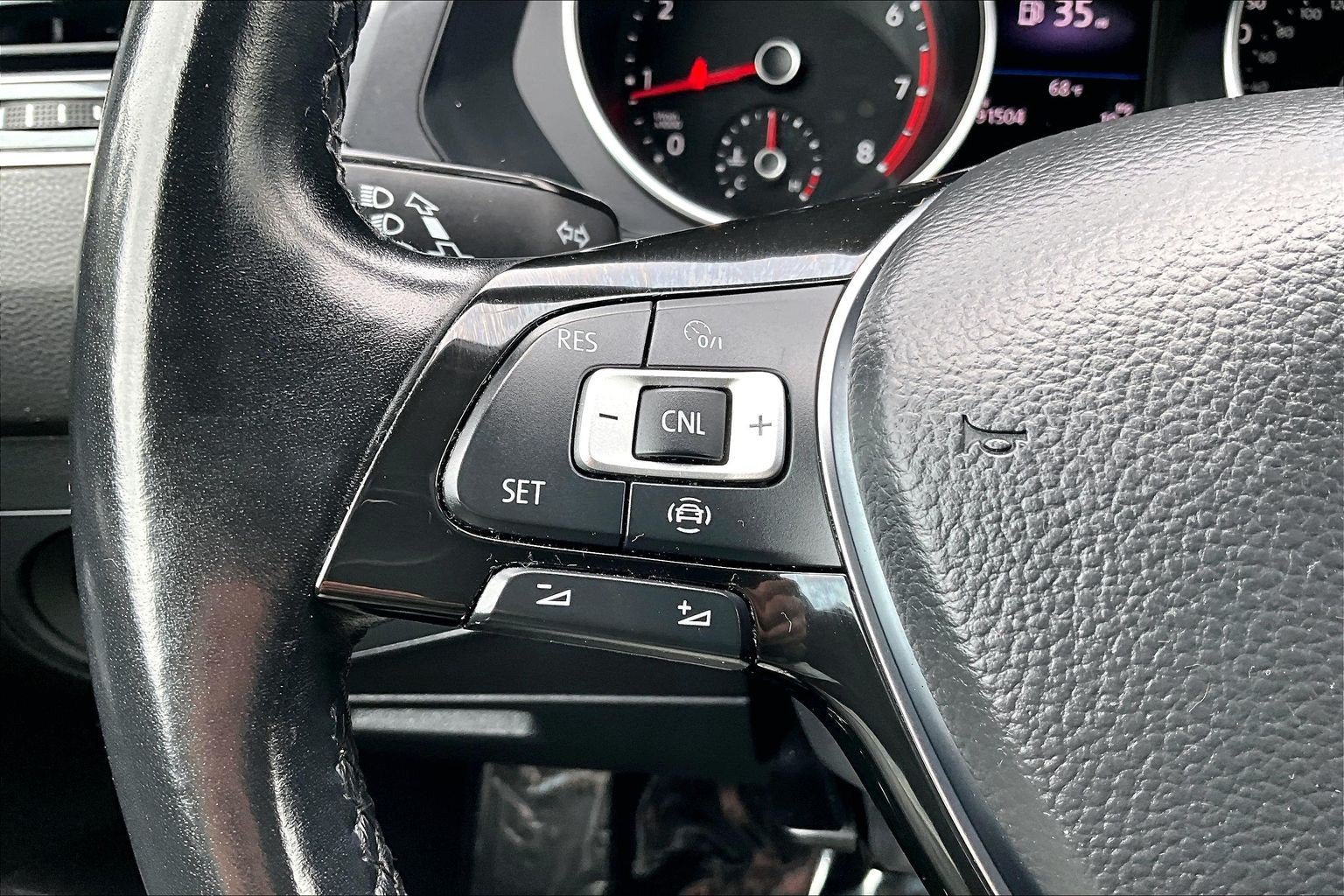 Used 2019 Volkswagen Tiguan SE AWD/4WD image 16