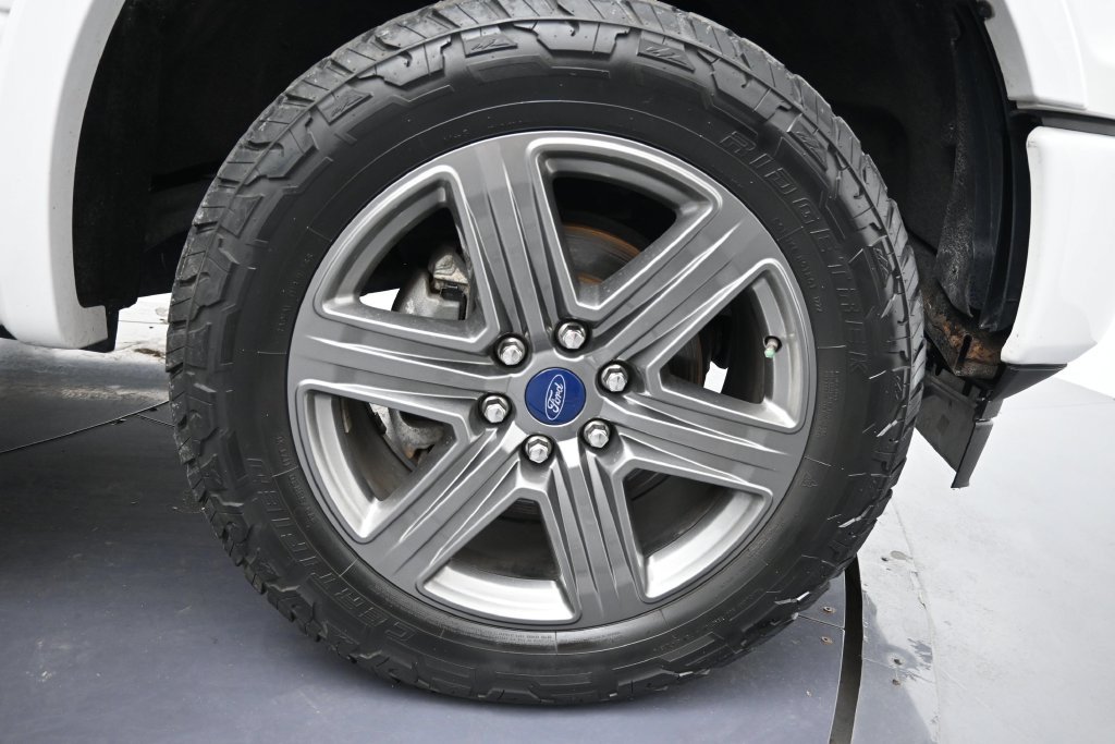 Used 2020 Ford F150 Lariat w/ Equipment Group 502A Luxury AWD/4WD image 34