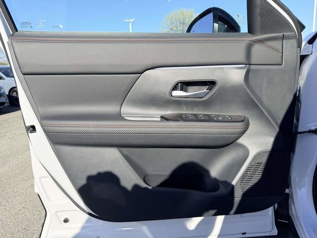 New 2026 Nissan Kicks SR w/ Cold Weather Package FWD image 14