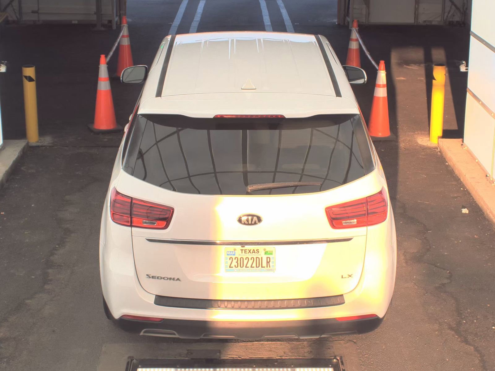 Used 2020 Kia Sedona LX image 10