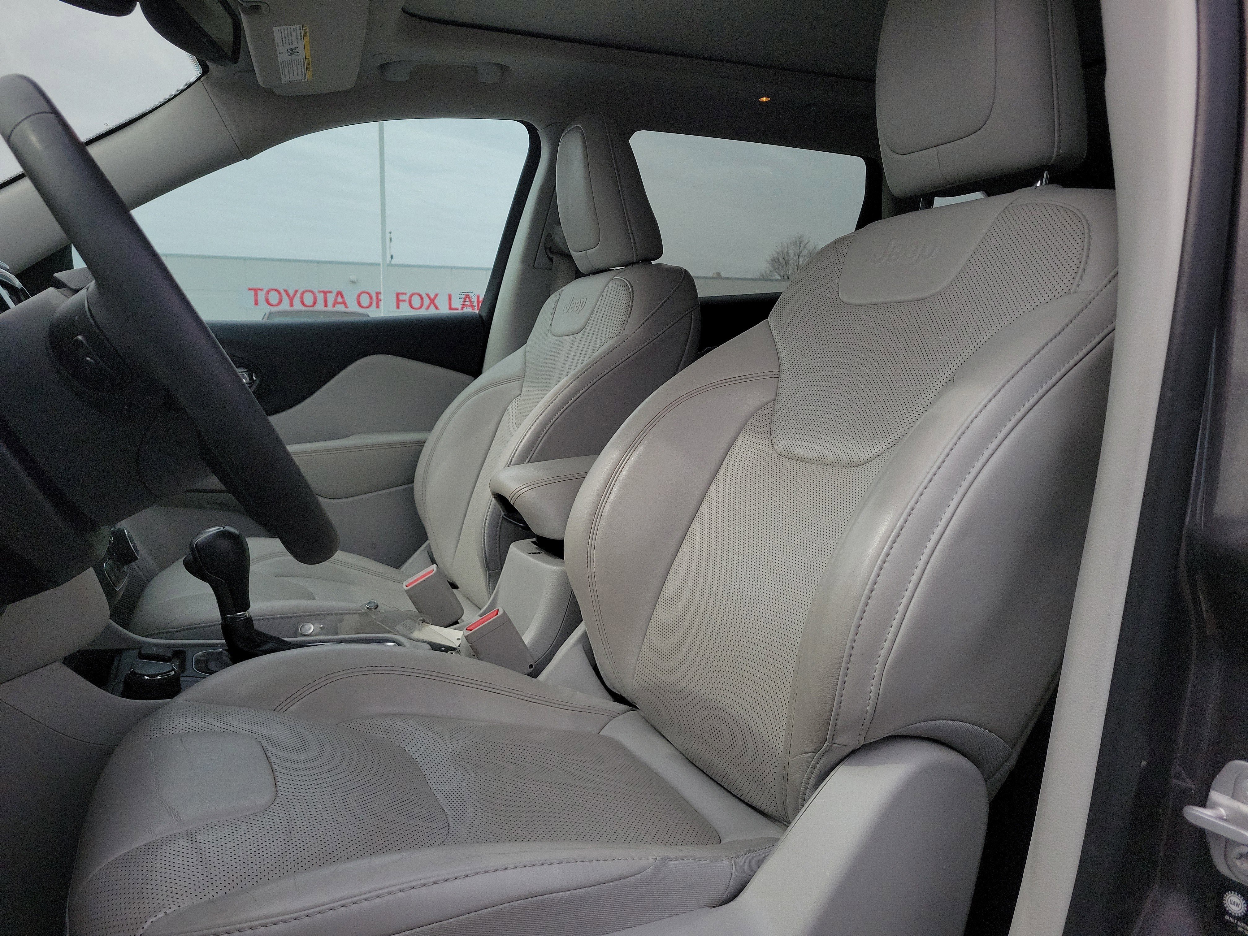 Used 2021 Jeep Cherokee Limited image 18