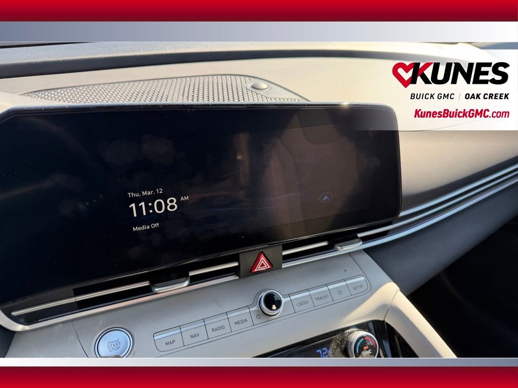 Used 2025 Hyundai Elantra Limited image 17