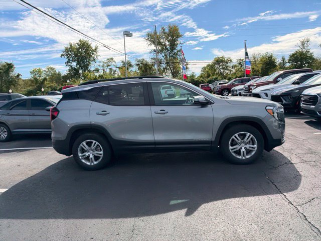 Used 2023 GMC Terrain SLE w/ Driver Convenience Package FWD image 3