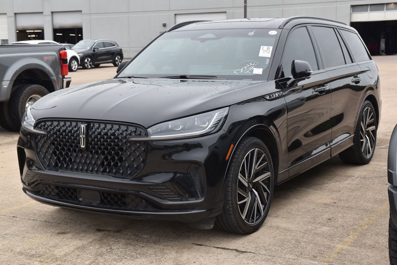 Certified 2025 Lincoln Aviator Black Label w/ Jet Appearance Package AWD/4WD image 2