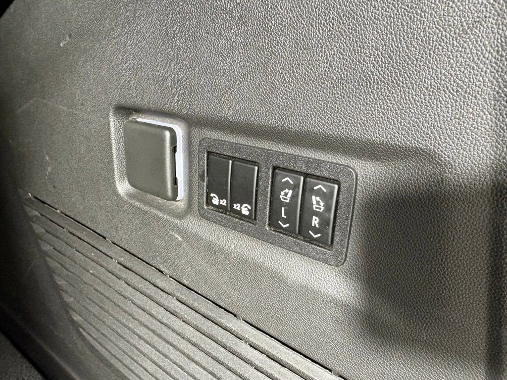 Used 2022 Chevrolet Suburban Premier image 60