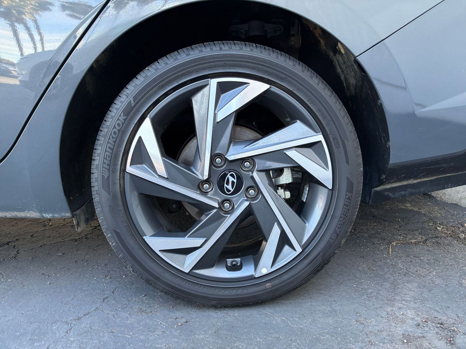 Used 2025 Hyundai Elantra Limited image 32