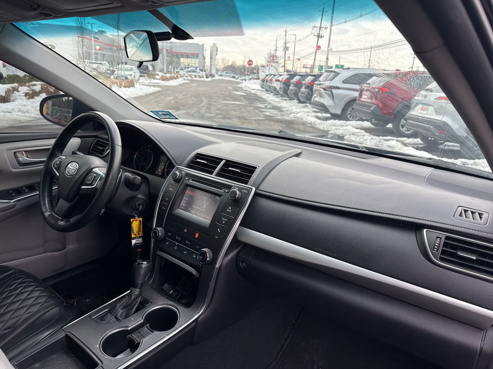 Used 2016 Toyota Camry SE image 14