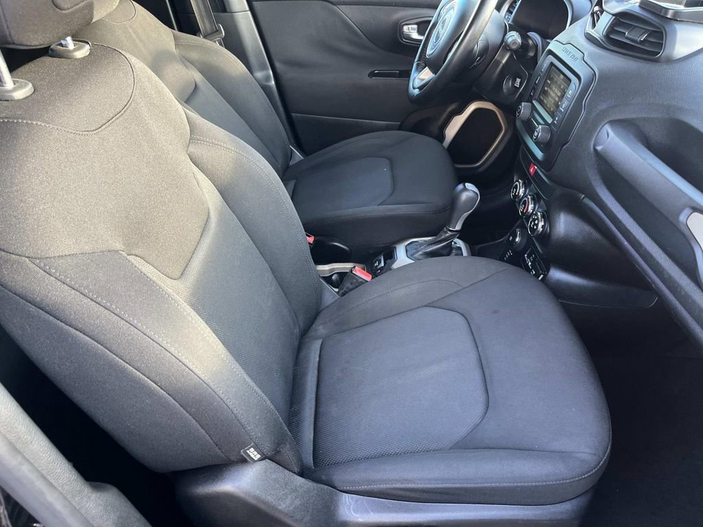 Used 2017 Jeep Renegade Latitude image 30