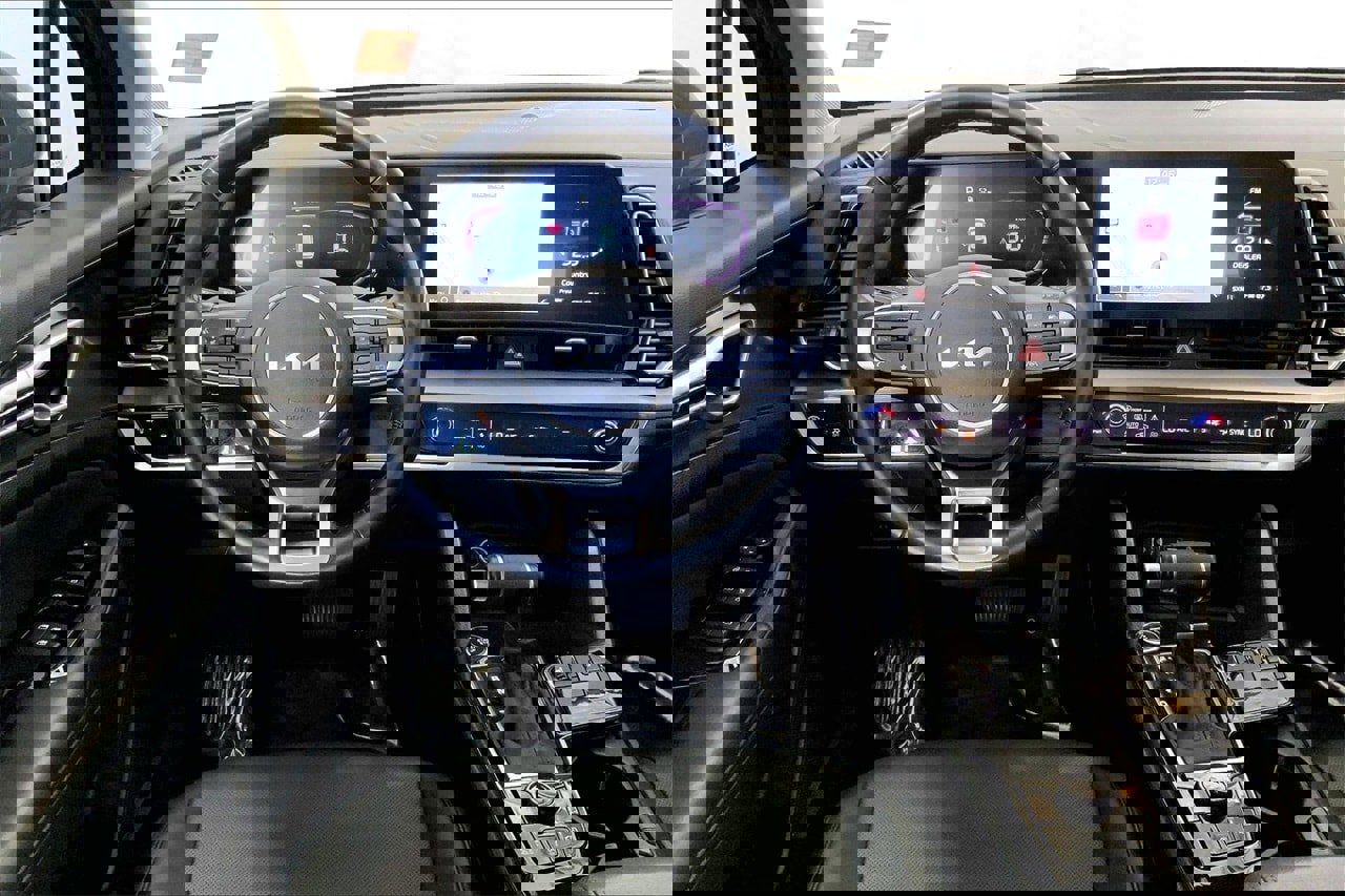 Used 2023 Kia Sportage EX image 4