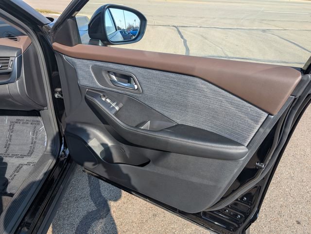 Used 2023 Nissan Rogue SV image 5