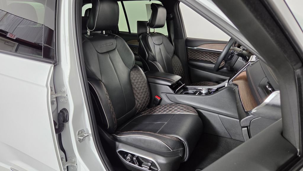 Used 2023 Jeep Grand Cherokee Summit w/ Adv Protech Group IV AWD/4WD image 40