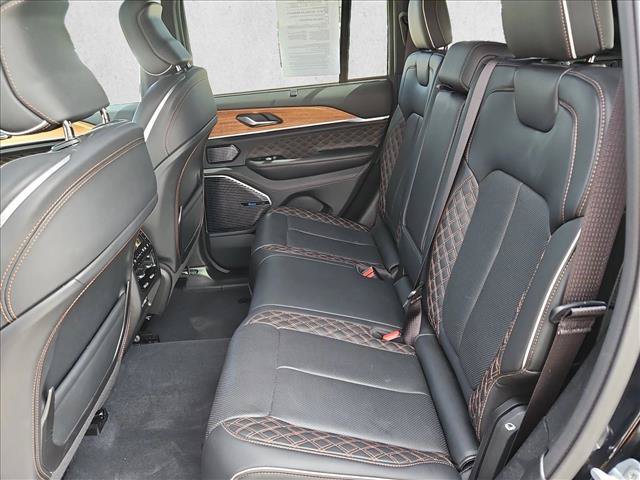 Used 2023 Jeep Grand Cherokee Summit AWD/4WD image 20