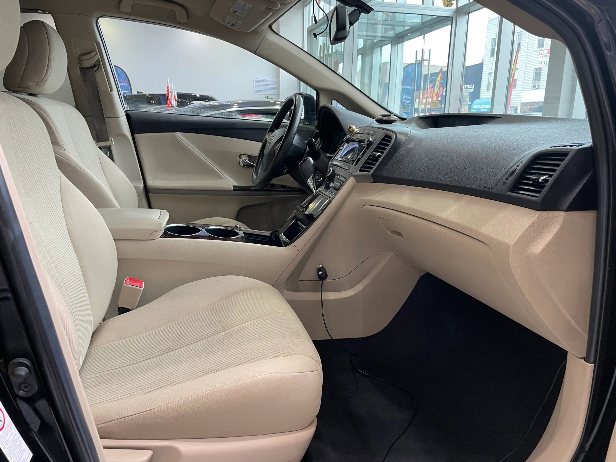 Used 2012 Toyota Venza LE AWD/4WD image 24
