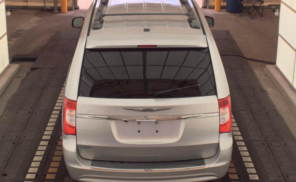Used 2011 Chrysler Town & Country Touring FWD image 5