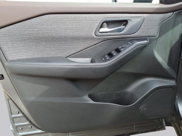 Used 2023 Nissan Rogue SV image 10