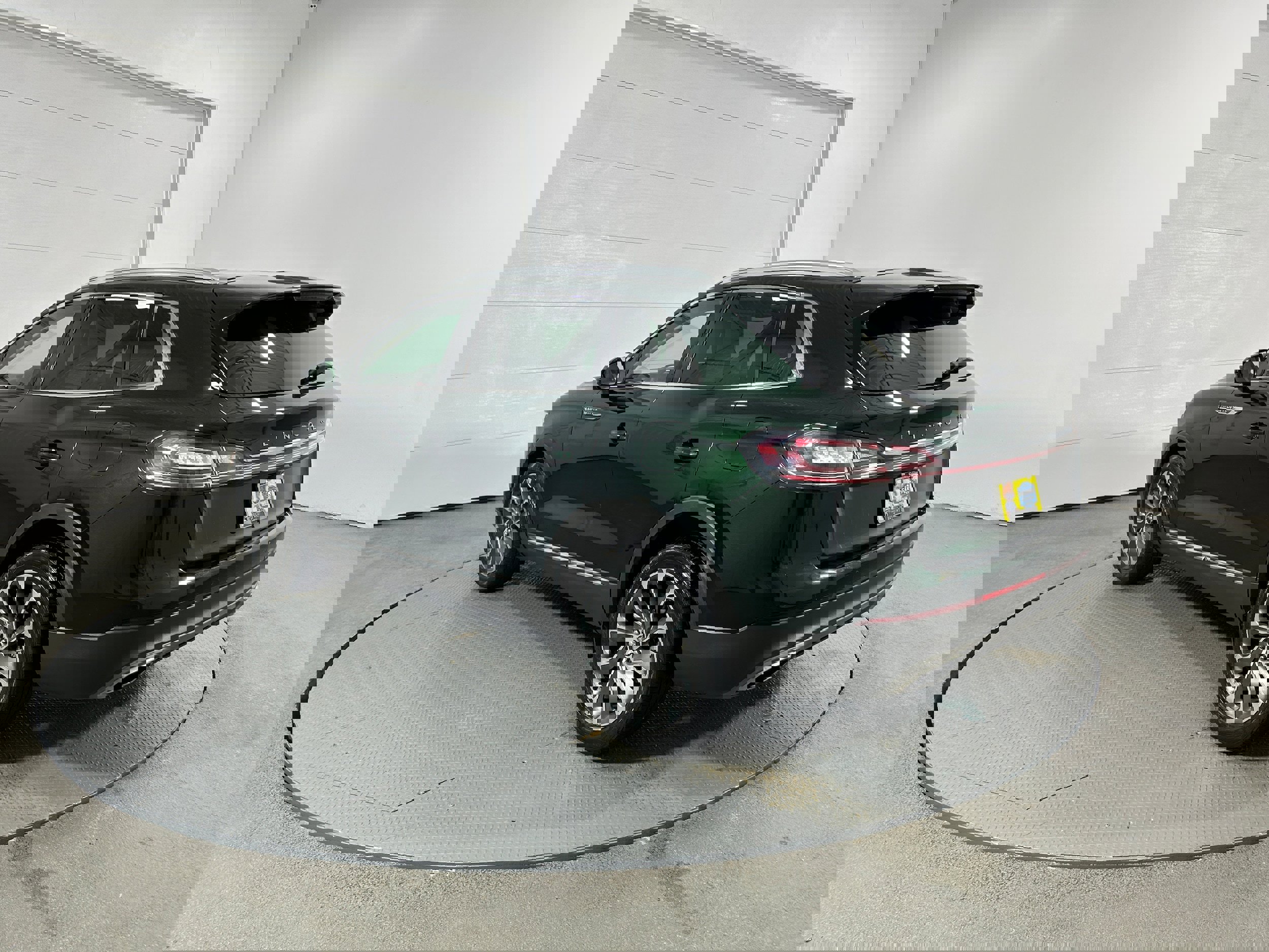 Used 2021 Lincoln Nautilus Reserve image 19