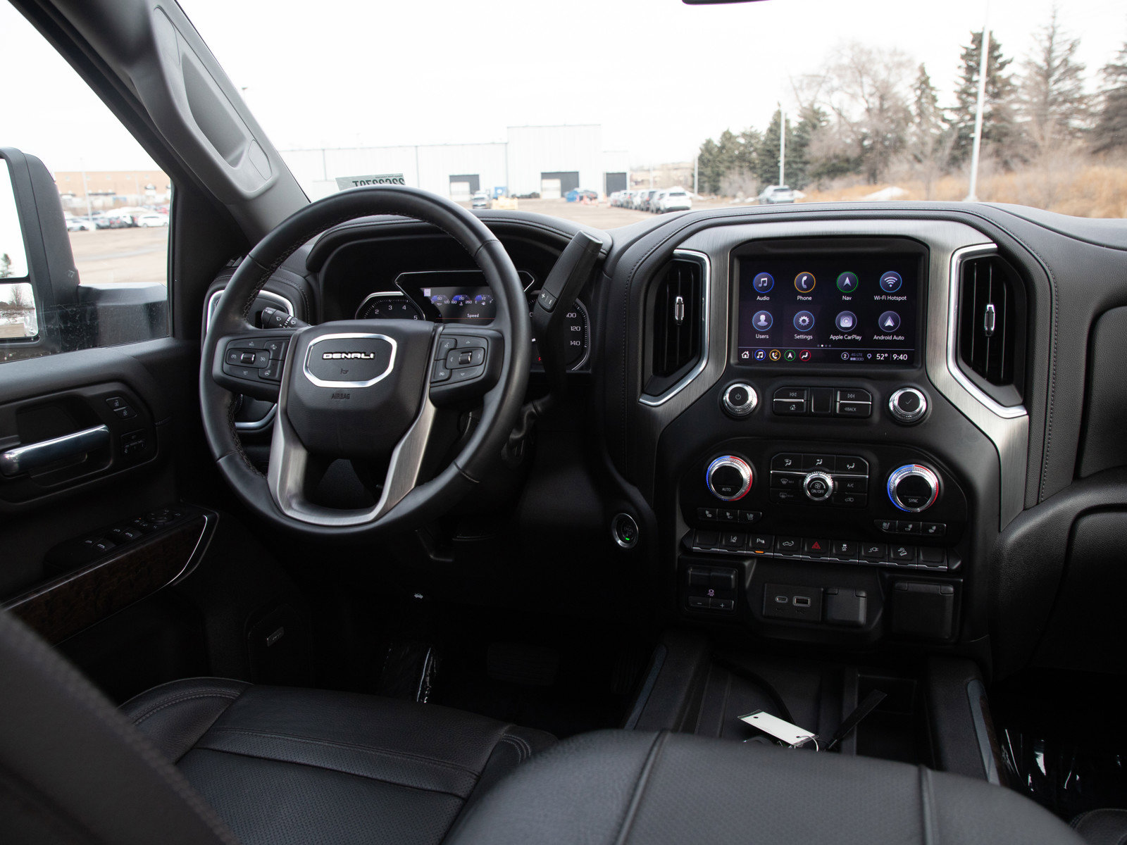 Used 2023 GMC Sierra 3500 Denali image 13