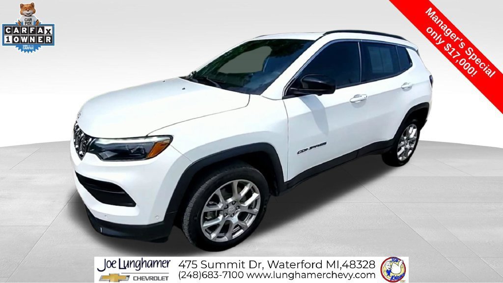 Used 2024 Jeep Compass Latitude w/ Sun and Sound Group AWD/4WD image 4