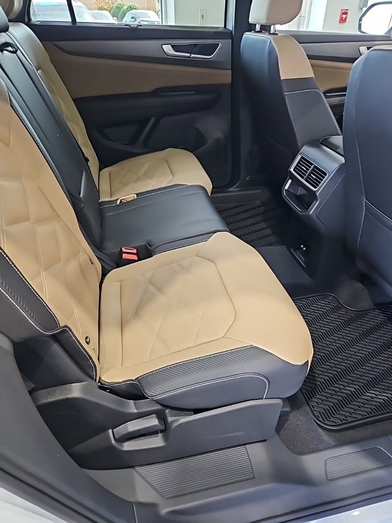 New 2026 Volkswagen Atlas Cross Sport SE image 17