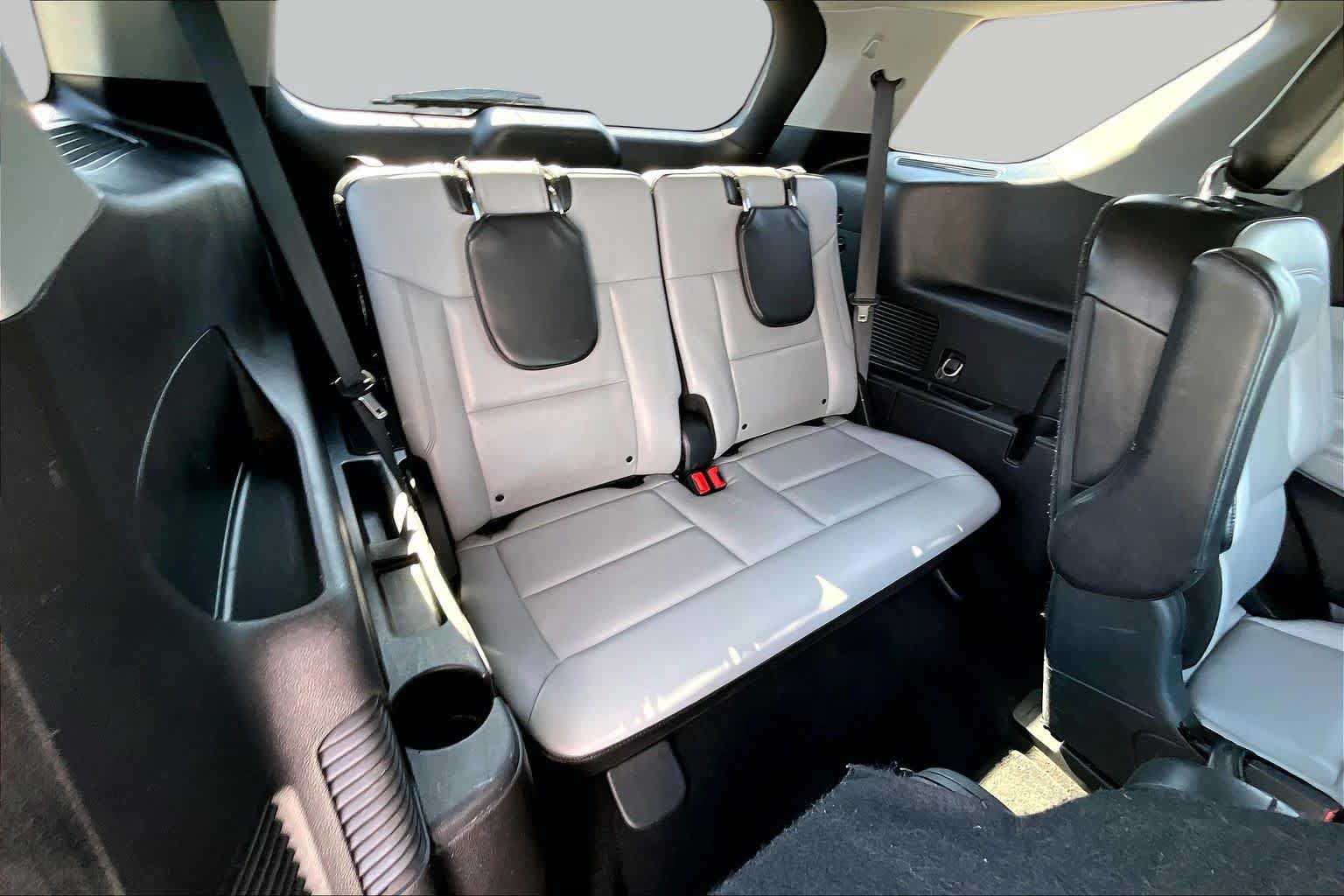 Used 2021 Ford Explorer XLT w/ Equipment Group 202A AWD/4WD image 35
